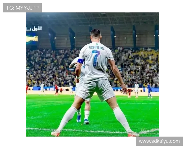 利雅得胜利奢华白金客场球衣亮相